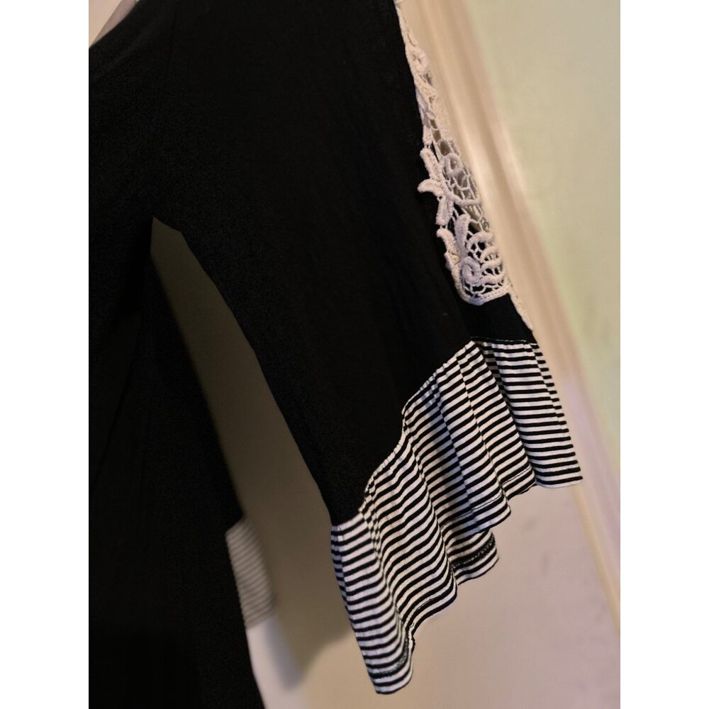 Emerald Women’s 1X Black Tunic Top Crochet Lace Sleeve Striped Hem Boho Peasant - Picture 9 of 11
